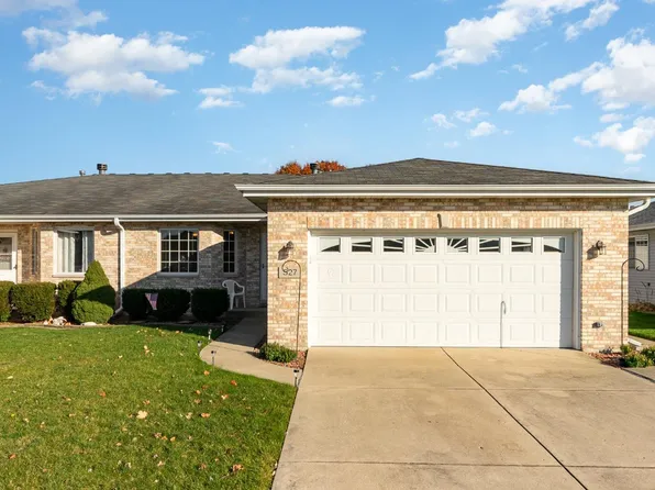 527 Seminary Dr, Dyer, IN 46311