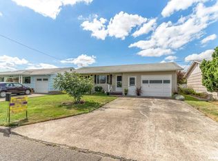 1647 Country Club Cir, Woodburn, OR 97071