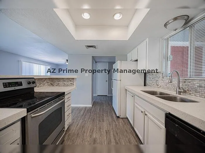 4704 S La Rosa Dr — Photo 13