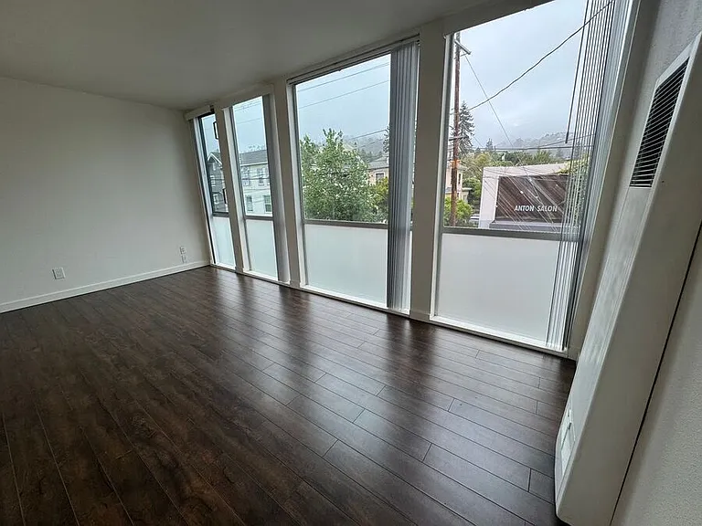 2828 College Ave — Photo 13