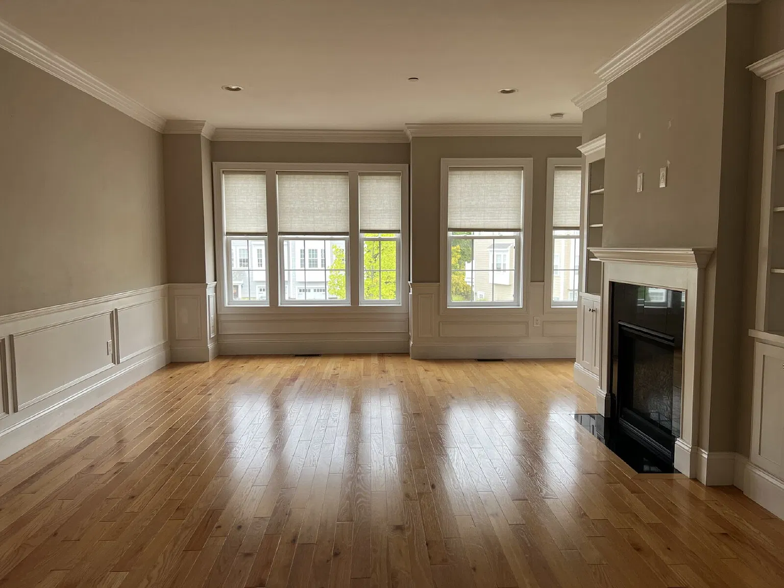 2 bed, 2.5 bath, 1600 sqft, $3,500 — Photo 4