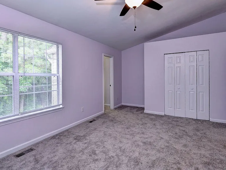404 Crescent Ct — Photo 16