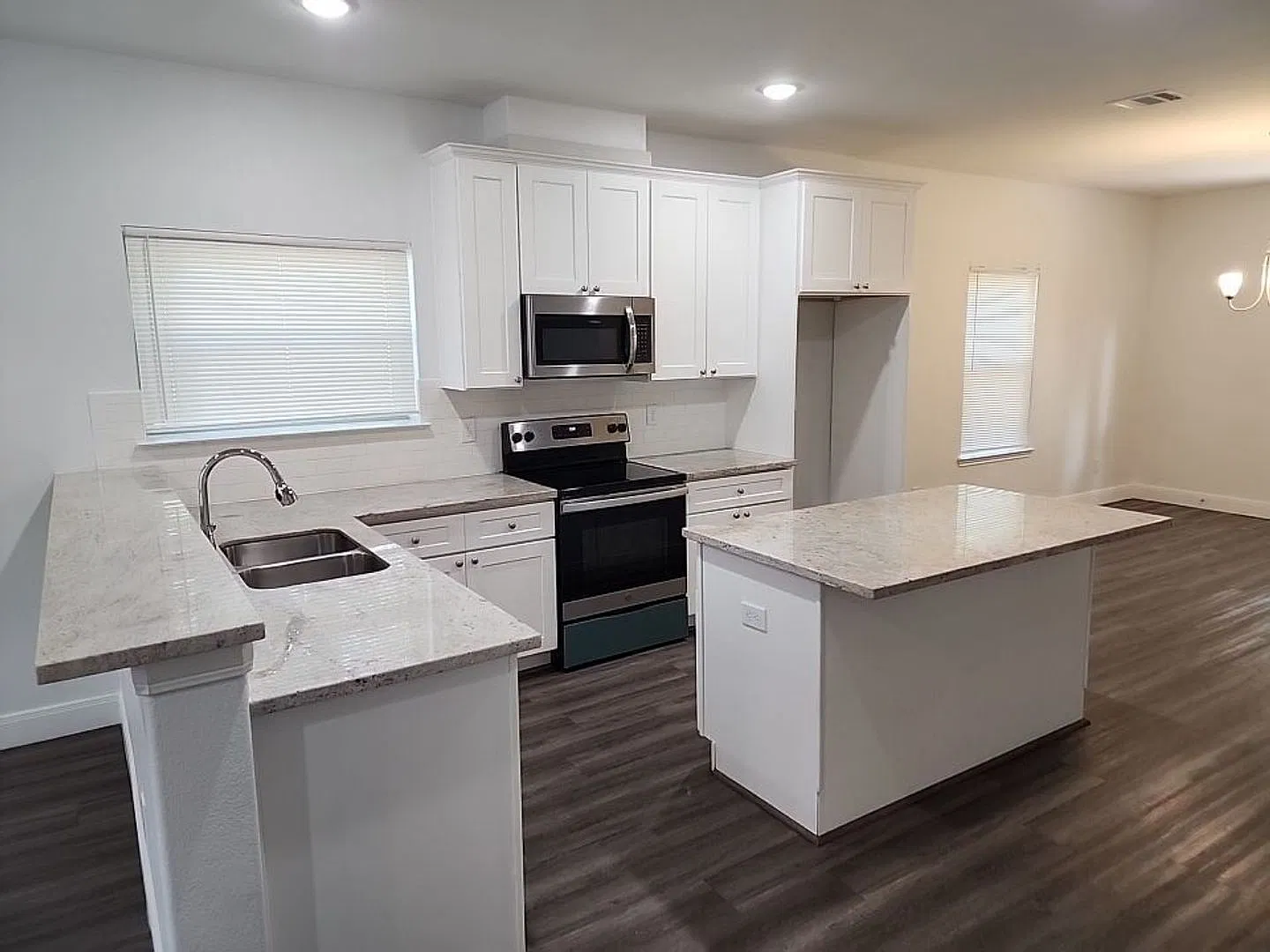1029 Calvin Ave — Photo 2