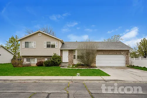 725 N 1010 W Photo 1