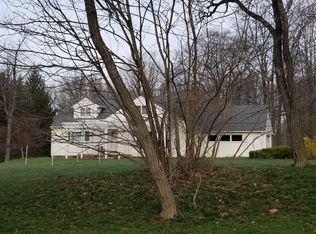 10326 Highland Dr, Brecksville, OH 44141