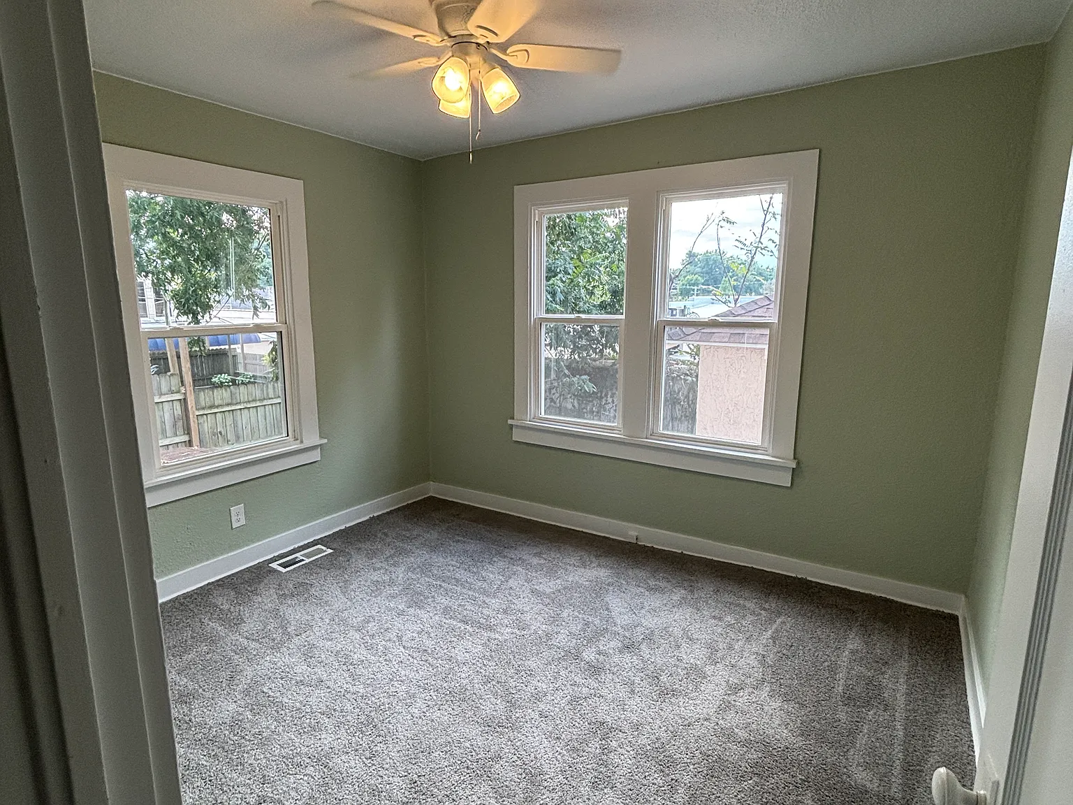 112 E Ashley St — Photo 3