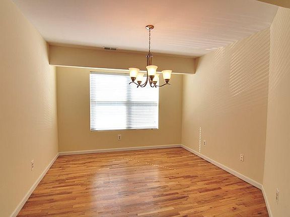 4th image of 2811 Holland Dr #6dab0e8bc