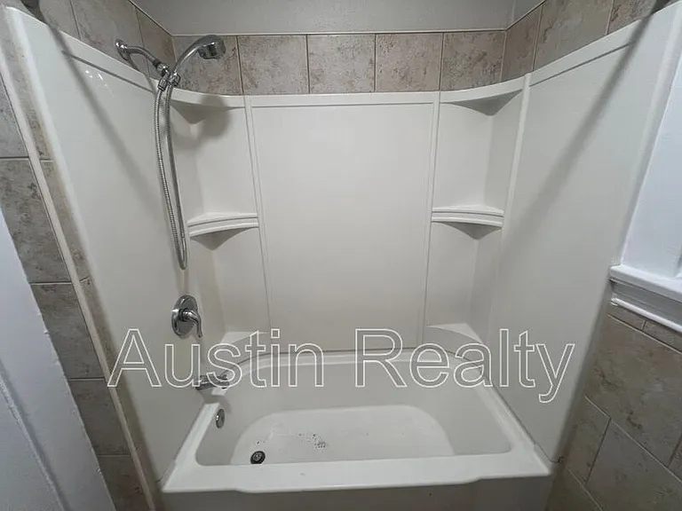 1018 Commodore Dr #A — Photo 12