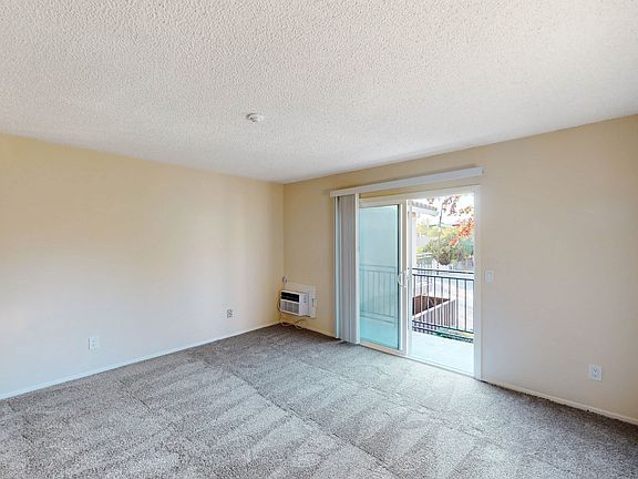 4th image of 883 Broadway Ave #10
