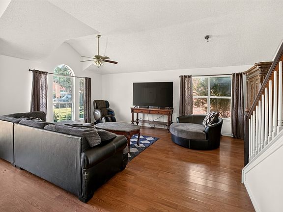 2nd image of 2272 Bresee Dr
