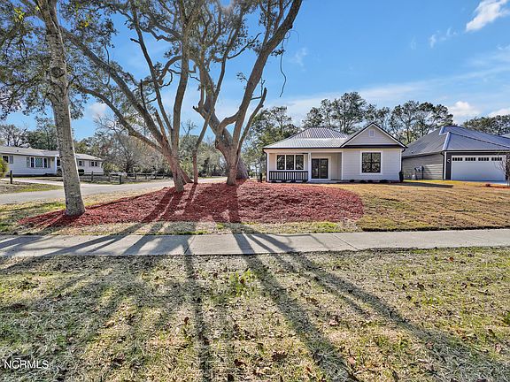 3rd image of 1801 W Oak Island Drive