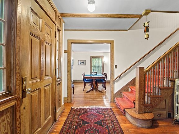 4th image of 121 Kelvin Pl