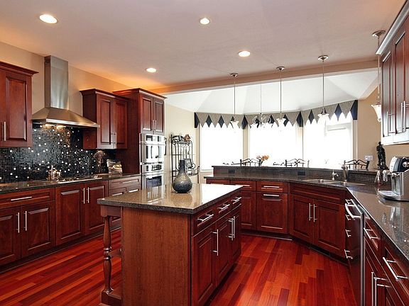 Chef's Delight. Granite,Glass Mosaic Backsplash,Stainless Steel Appliances. 