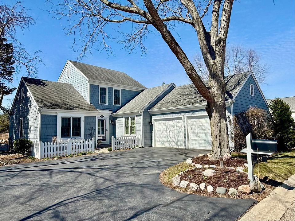1st image of 388 Narragansett Ct