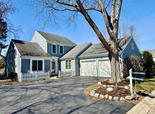 388 Narragansett Ct, Crystal Lake, IL 60012