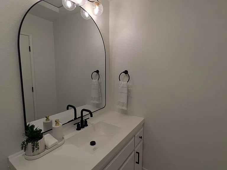 1949 Woodhaven Ct — Photo 5