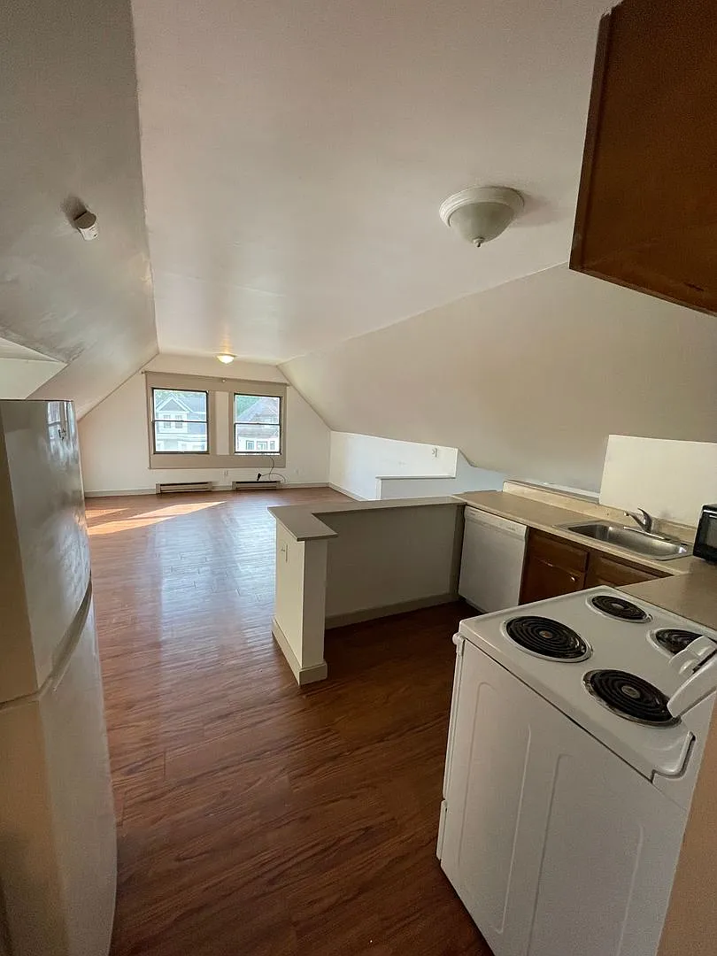 431 Forest Ave photo 1