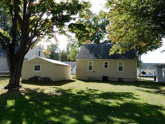 3rd image of 520 McDonald Ave