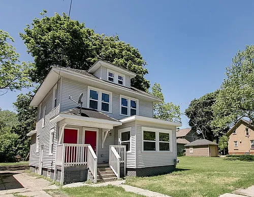 1011 N Pine St Photo 1