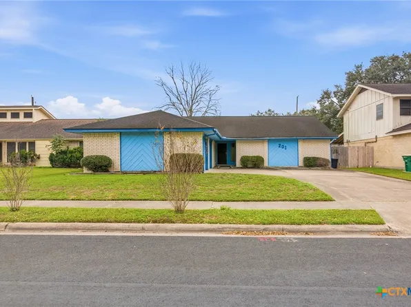 201 Laguna Dr, Victoria, TX 77904