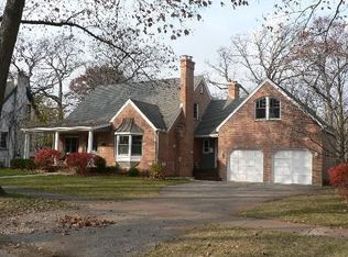 122 E Washington Ave, Lake Bluff, IL
