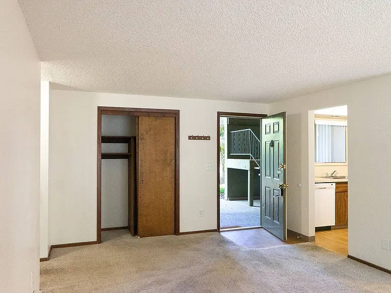 Oakview Terrace Apartments — Photo 1
