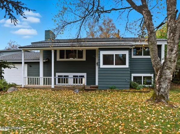 3305 Briarcliff Dr, Anchorage, AK 99508