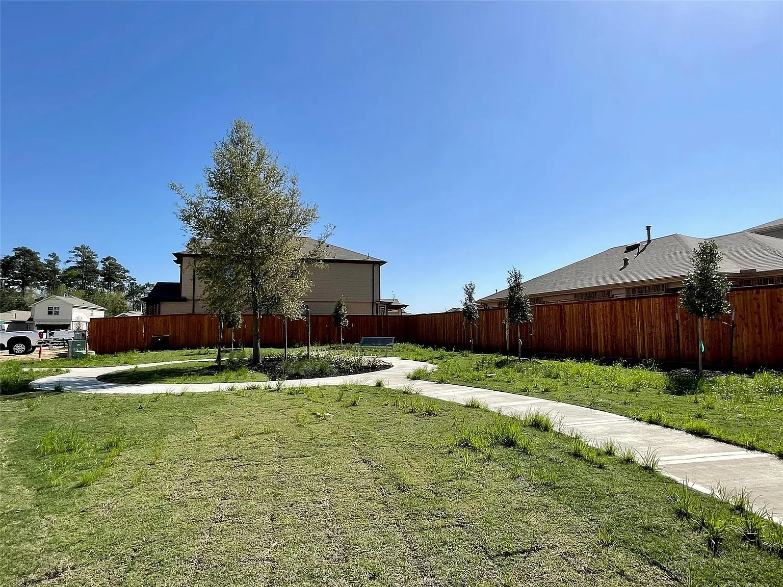 3 bed, 2.0 bath, 1585 sqft, $2,000 — Photo 4