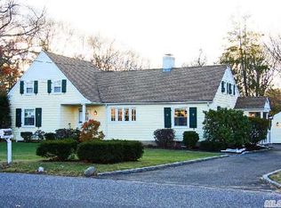 102 Oregon Ave, Medford, NY 11763