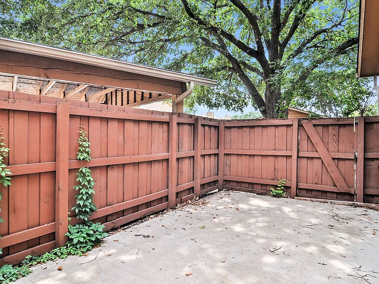 5720 Cedar Creek Dr — Photo 25