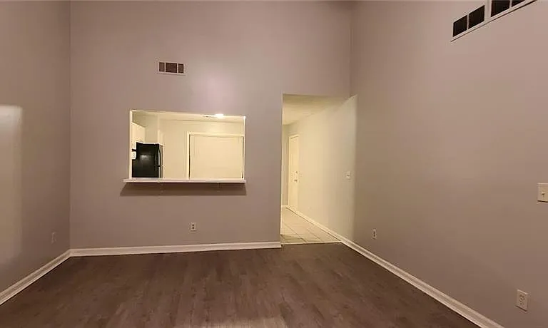 966 Amberly Dr #B — Photo 14