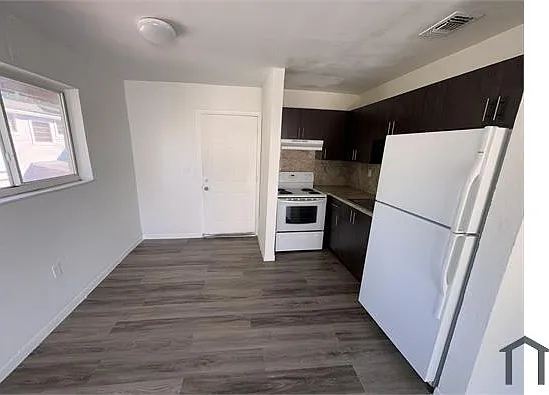 2 bed, 800 sqft, $2,100 — Photo 3