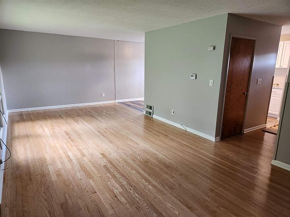 3rd image of 390 Northfield Way