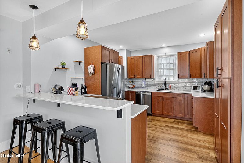 5th image of 702 8th Avenue