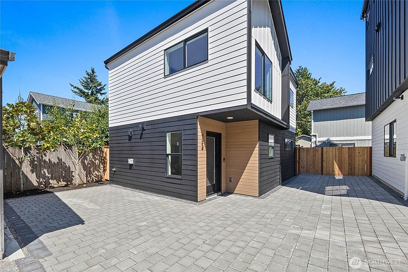 2nd image of 724 N 89TH Street