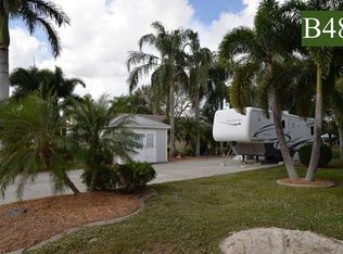 10023 Parkwood Dr, Fort Myers, FL 33905