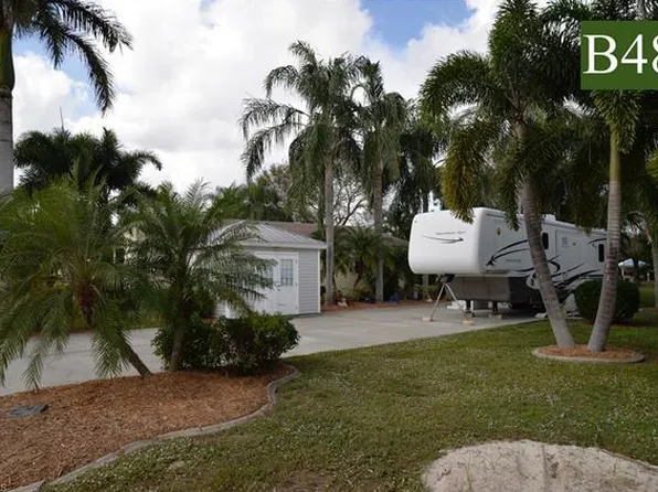 10023 Parkwood Dr, Fort Myers, FL 33905