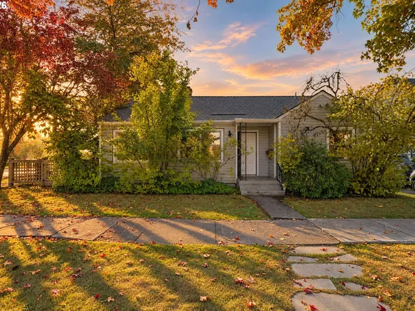 890 E 22nd Ave, Eugene, OR 97405