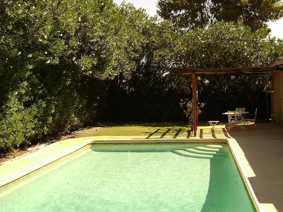 well maintained pool with auto cover!