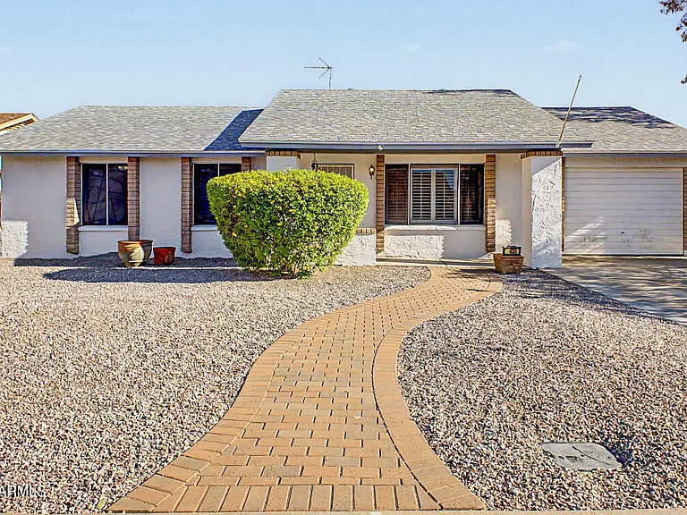 1455 W Mohawk Ln — Photo 1