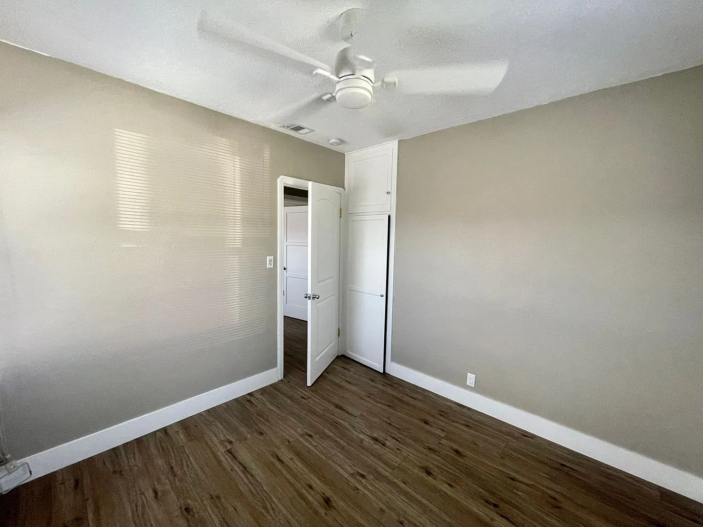 Duplex - Front House in Long Beach — Photo 1