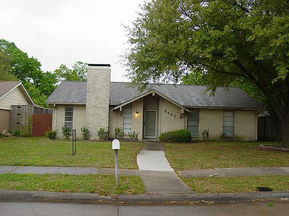 4th image of 2204 Briarwood Dr