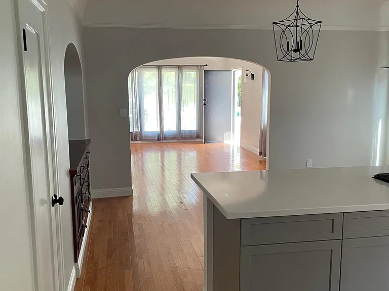 845 N Kilkea Dr — Photo 2