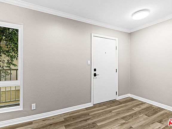3rd image of 5320 Zelzah Ave APT 214