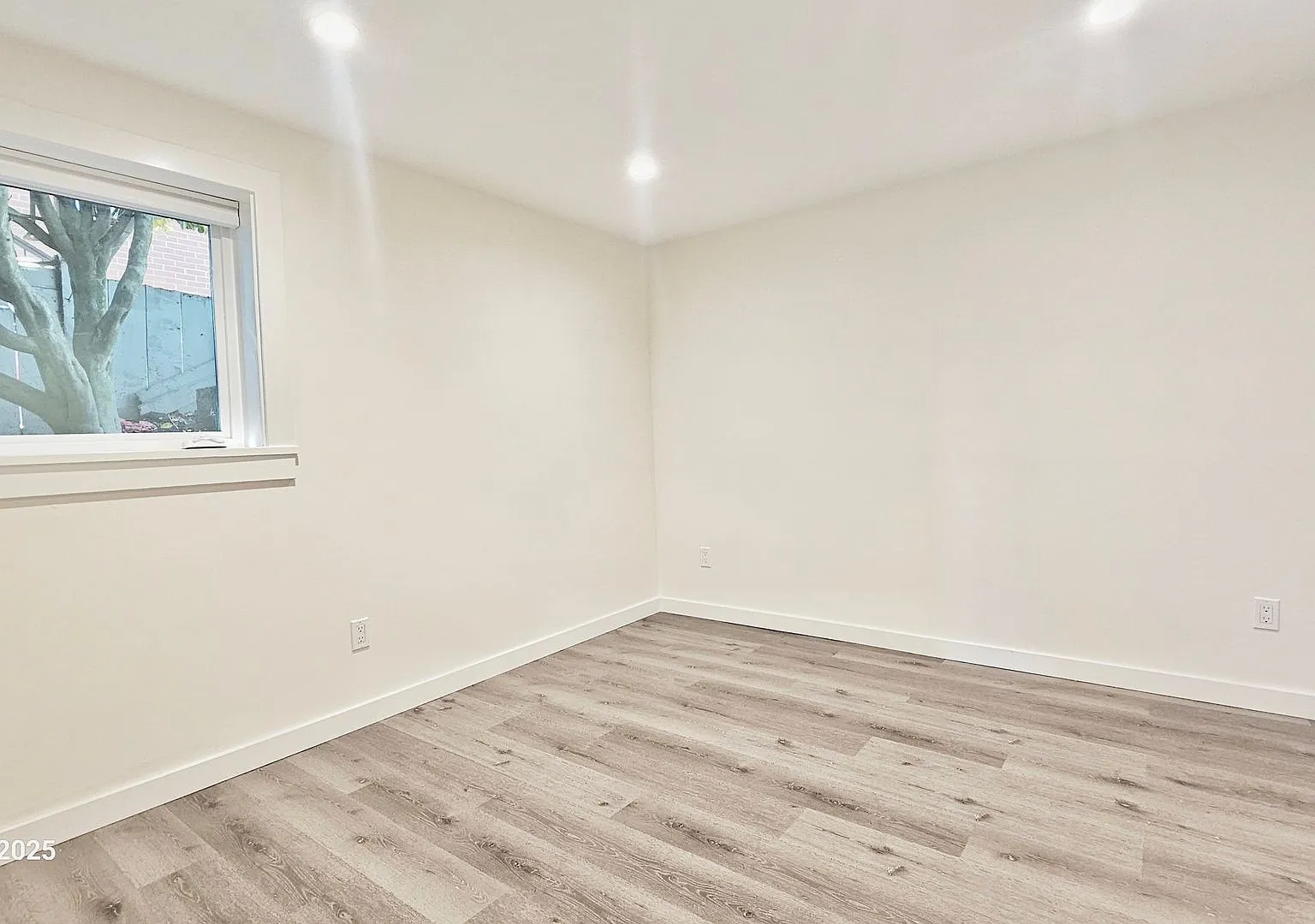 Modern 1 Bed, 1 Bath in Prime Roosevelt Location — Photo 4