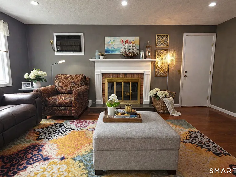 51 Riverside Dr — Photo 12