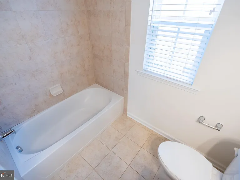 610 Kent Ct — Photo 30
