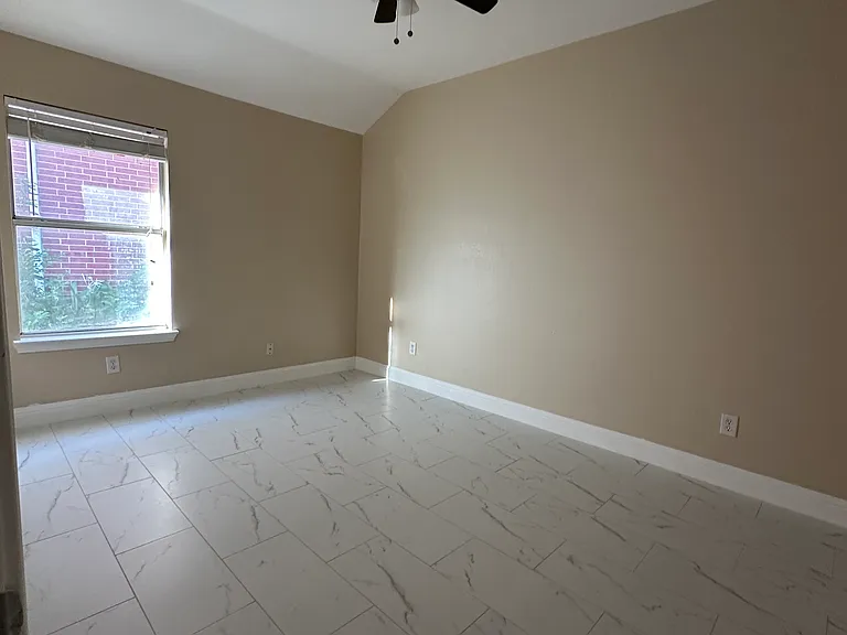 6609 Fairglen Dr — Photo 4