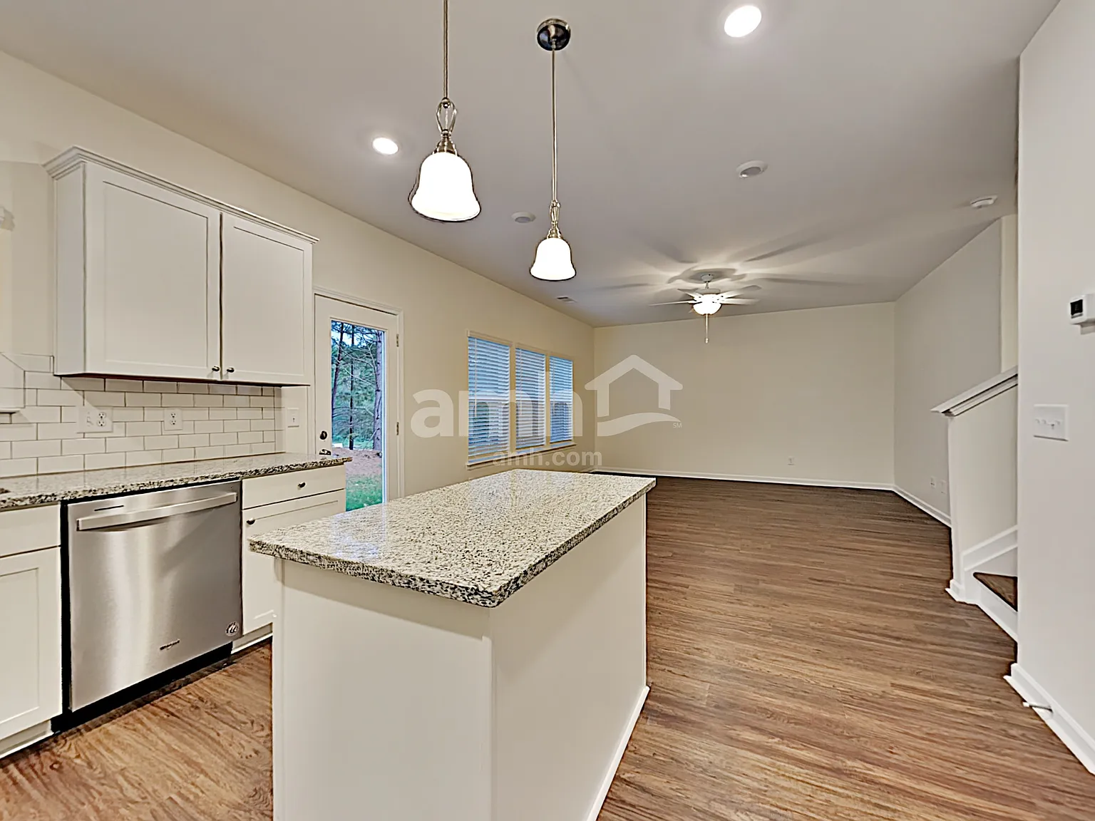 4 bed, 2.5 bath, 1941 sqft, $2,190 — Photo 4