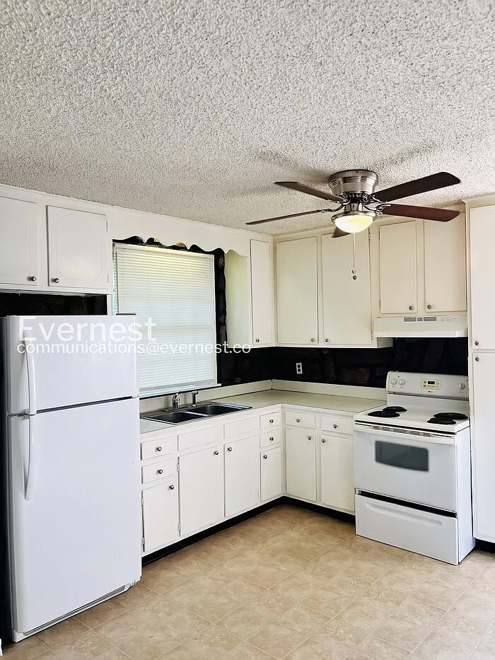 2 bed, 1.0 bath, 1025 sqft, $1,600 — Photo 4